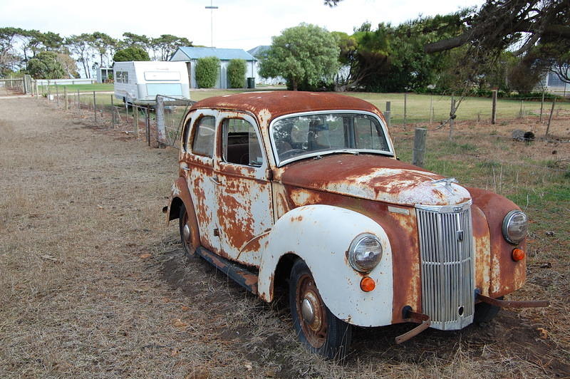 05 Old car at Peter's